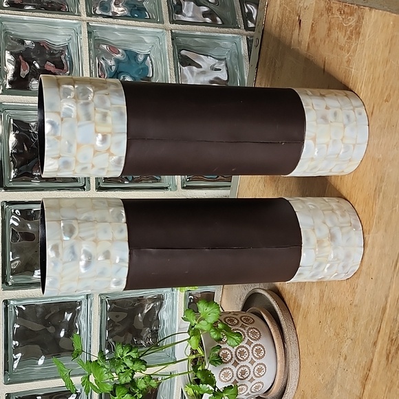 Handcrafted Alabaster and Faux Leather Vases - Picture 5 of 6